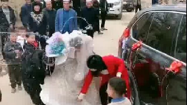 新娘结婚当天都快哭了