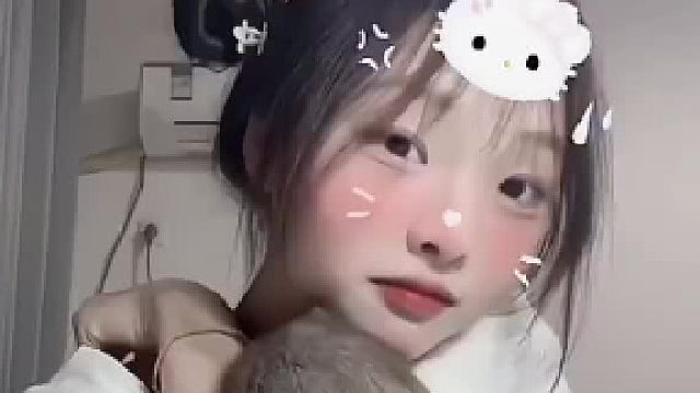 这都当宠物养 妹子异于常人呀