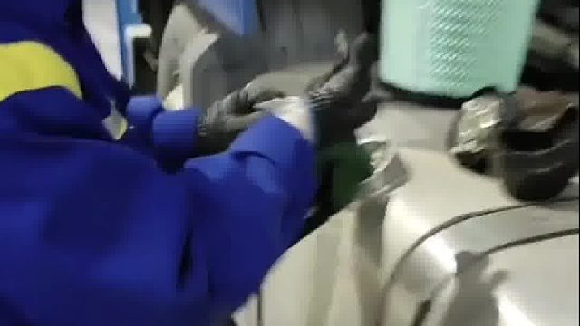 我相信你一定是在调戏人家小姑娘，大车加二百够干啥的？