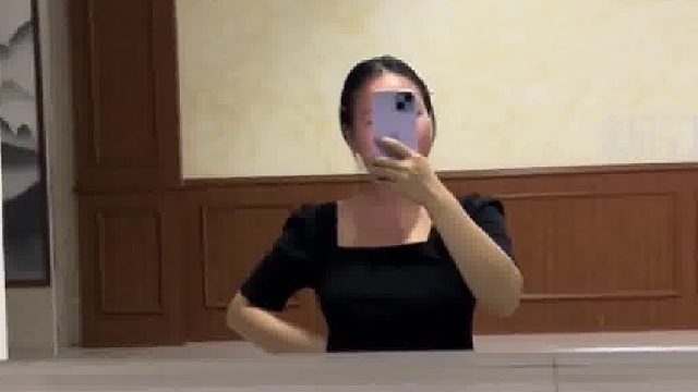 150的女朋友晒自己203的男朋友，女生：拍照的时候显瘦显小