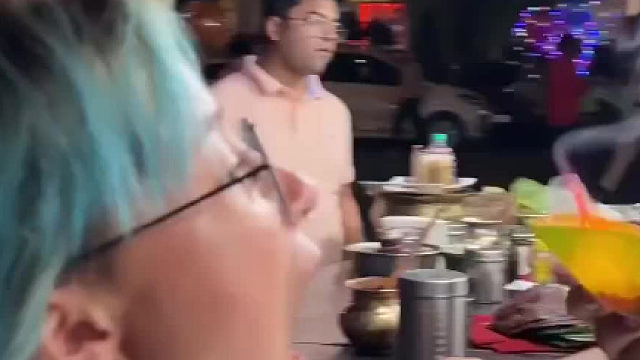 吃这种街头小吃，一定得快