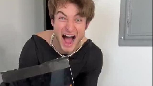 我怀疑你在吓我 但我没有证据