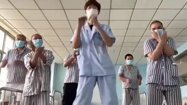 网友：加速后明显开始放飞了