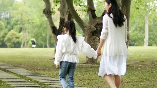 你们觉得女儿应该穷养还是富养？