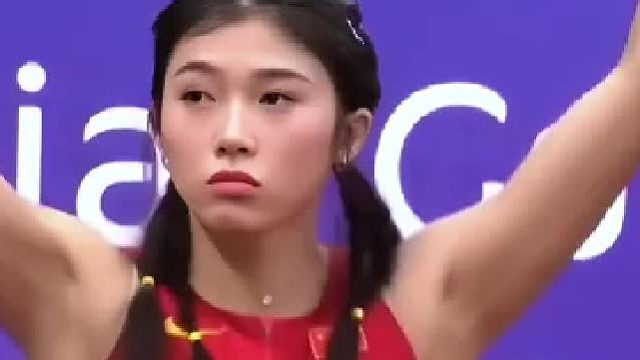 女子100米跨栏！吴燕妮太可爱了，逆转对手12.8秒拿第一晋级决赛