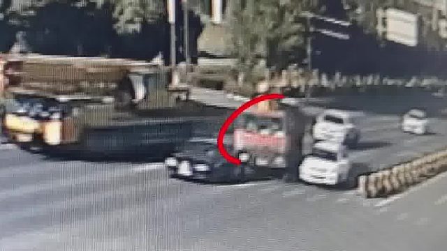 未保持安全车距，连撞两车负全责！