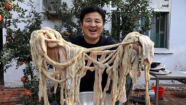 100元买了10斤牛大肠，做个“辣炒牛大肠”，软糯Q弹，真美味呀