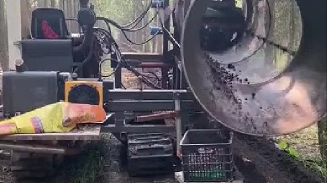 不是吧，挖个蚯蚓都能整上，大型机械化了