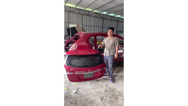 奔驰GLA156尾门总成 尾盖撑杆 尾灯 尾盖内板#陈田拆车件[话题]# #陈田马哲[话题]# #奔