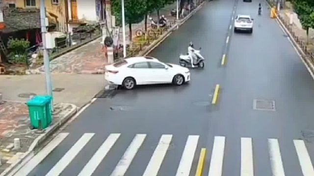 头盔承担了所有的！