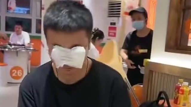 精神科大夫，上班看别人发疯，下班自己发疯