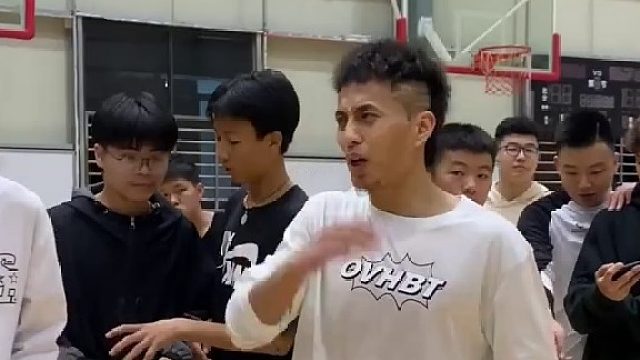 有时候不经意说出的话会伤害到别人内疚，自省