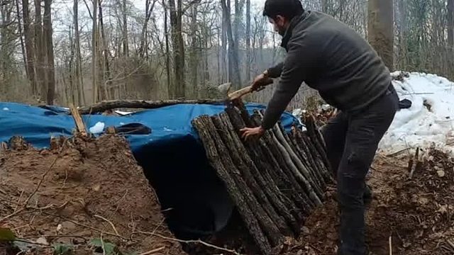 男人独自背包进入荒野，冰天雪地求生7天，庇护所化身保命利器