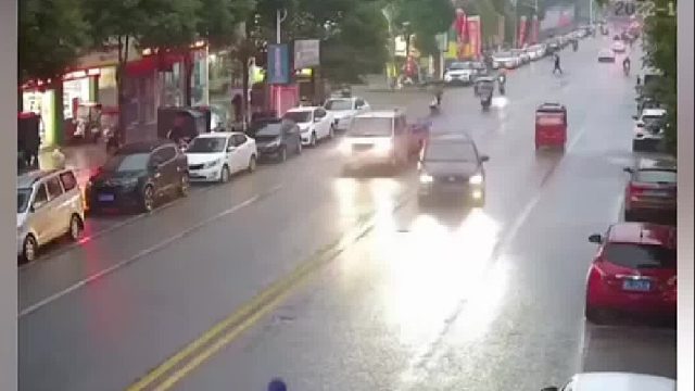 小车逆行引发事故“无接触”也要负主责！