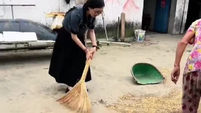 老人唯一的儿子六年前去世....