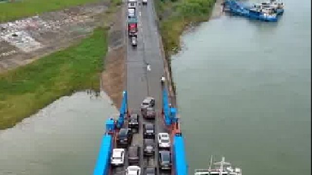 还没停稳就着急下！