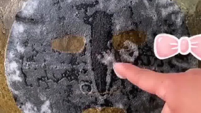 一张面膜几块钱能让一个女生安安静静的待15~20分钟，感觉至少还有这个用处的