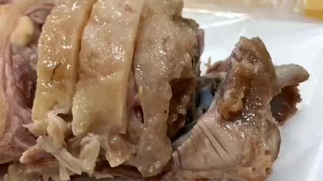 带你逛兰州街头各种手抓羊肉。确实很香。