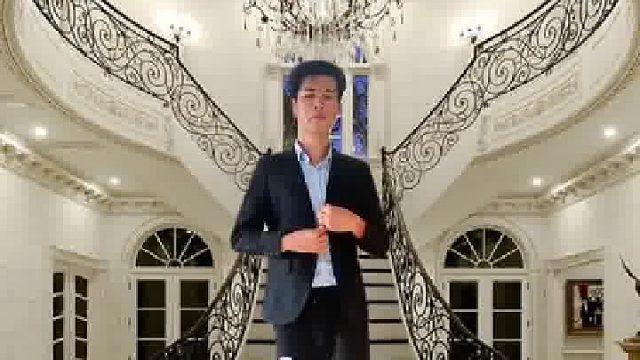 国庆在家中和闺蜜共进晚餐。