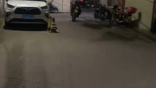 当点外卖送餐员是自己朋友时…