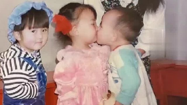 重在参与！女子翻到丈夫小时候亲别的女孩，“气急败坏”把自己P进去