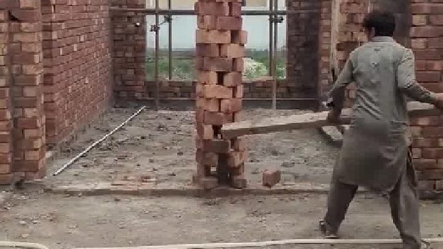 这门不结实吧，都没有横梁支撑