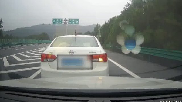 你觉得跑了的白车有没有责任？