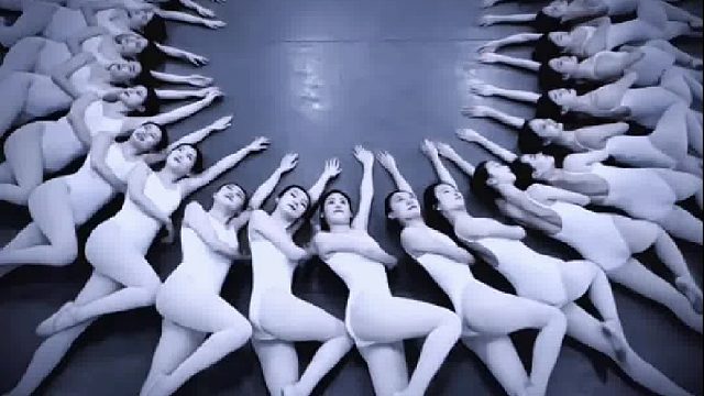 年轻貌美的恒大民族歌舞团，是许氏父子及恒大顶流的娱乐圈吗？