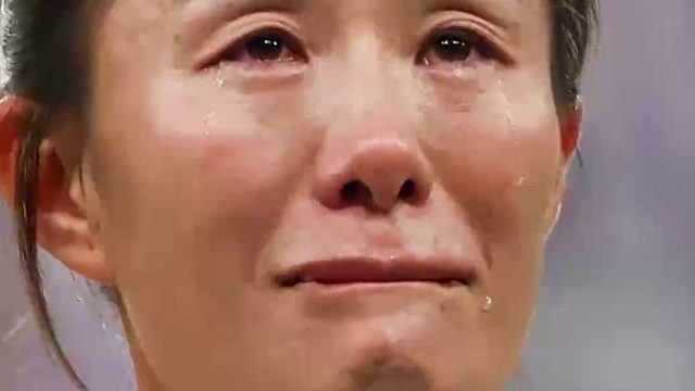 这块奥运金牌迟到了11年，今天她在杭州拿到了！切阳什姐激动落泪……