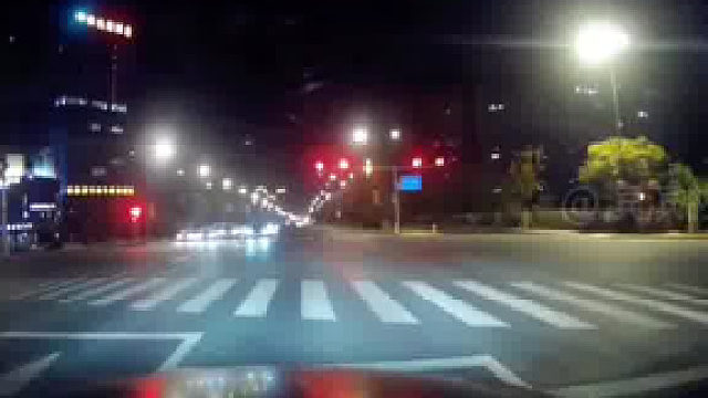 霸道起步被秒，报复别车