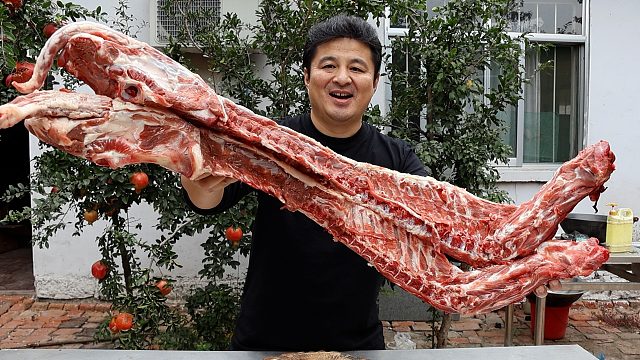 280元买了两根羊蝎子，请朋友吃麻辣羊蝎子，麻辣鲜香，很开心