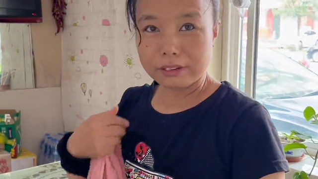 100元东北下饭店，看能吃到啥。估计在南方菜还没上，餐具纸巾已经二三十了。