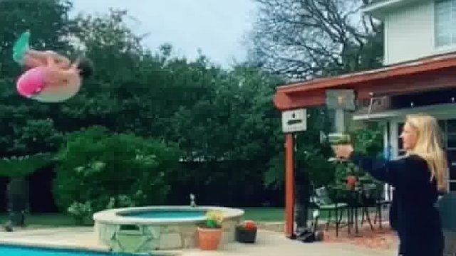 看个视频，竟然晕车了