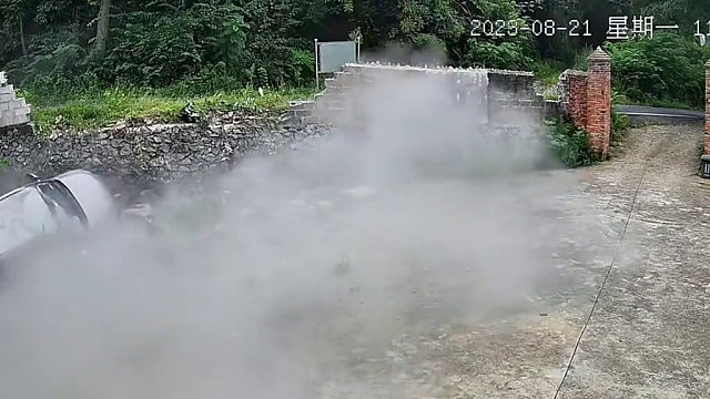 一堵围墙被撞坏10次，为当地GDP做出巨大贡献！