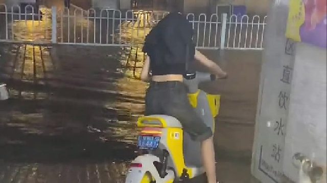 一个下雨容易被淹的城市，请原谅我不厚道的笑了