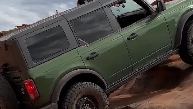 4万刀的福特Bronco烈马，什么坡都能爬