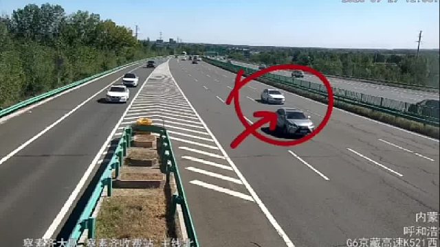 高速路上突然停车险些酿成大过错！