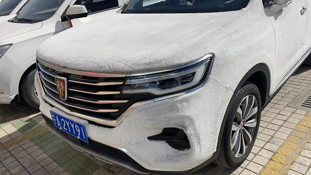 下雨的时候  油耗百公里增加10个