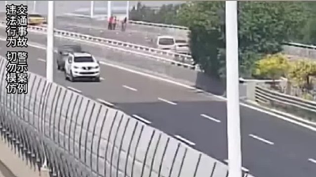 驾车分心撞上前车！