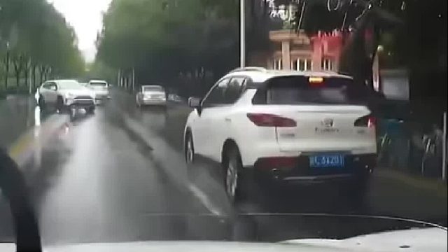 无处可躲直接停车入位！