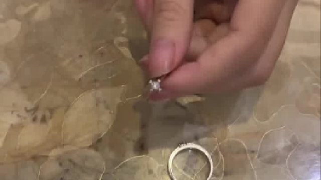 1.4万买的钻石，只能卖180块