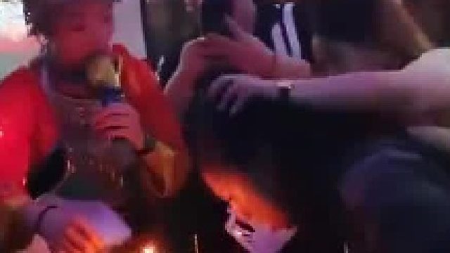 这样的朋友，不知是想帮你过生日开心，还是直心想让你出糗……