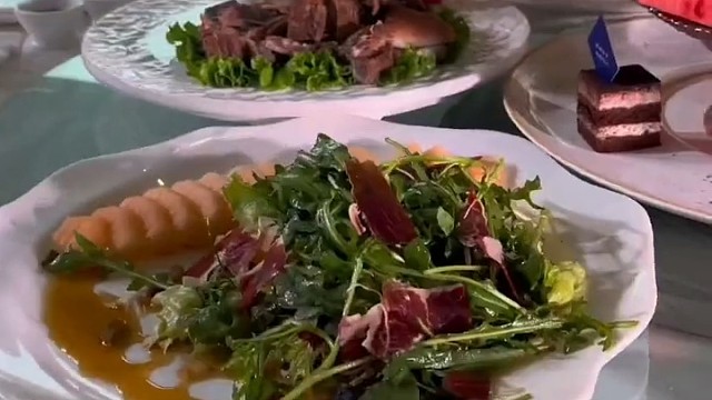 这婚宴标准在全国都算高了的吧！这得随多少礼？