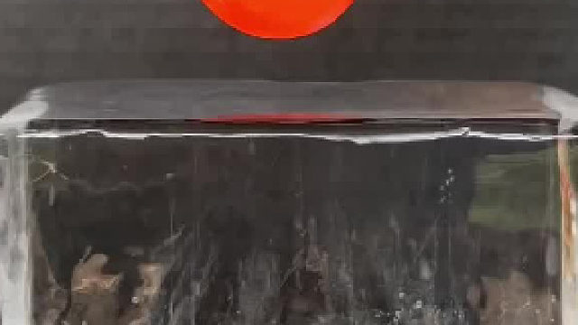 当烧红的小金球遇到冰块……