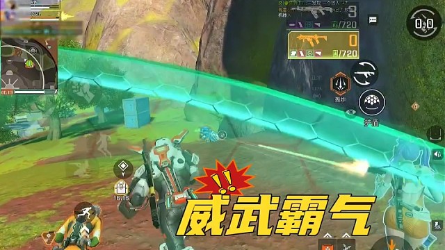 小姐姐上演“打狗棒法”，高能英雄决赛圈钢枪