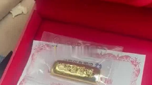 太有心！男子买50克金条打成镯子送爱妻