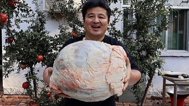 300元买个牛胃，自制“牛瘪汤火锅”，这味道真上头，不想再吃了