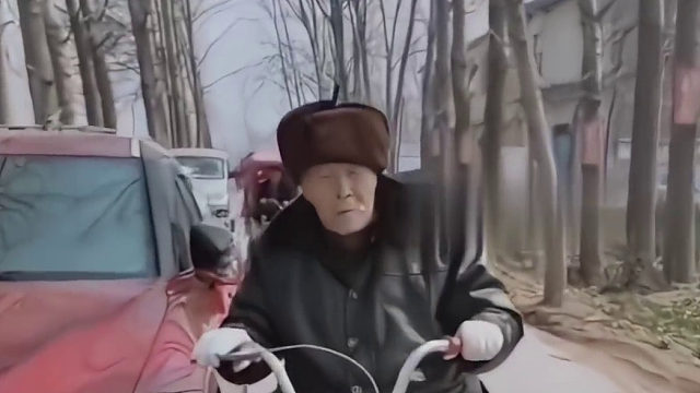 到底是因为老人故意还是汽车占道乱停？