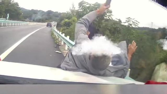 车辆发生事故未按“九字诀”操作，二次事故找上门！