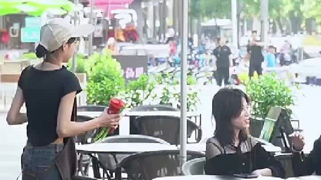 不是大爷他花心，而是他有退休金啊